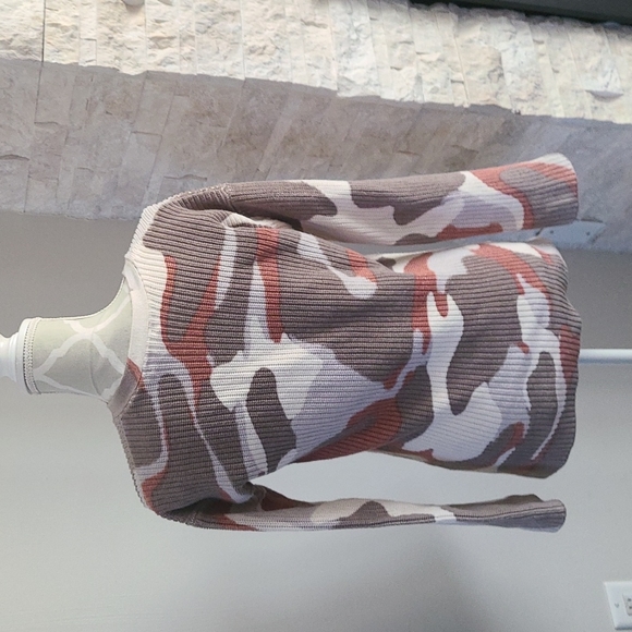 525 America camo vneck cardigan - Picture 5 of 6